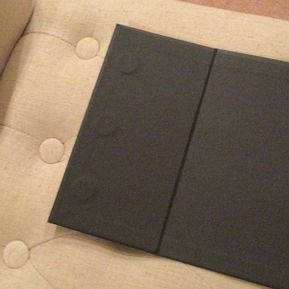 New Gucci Gift Box - Picture 6 of 16